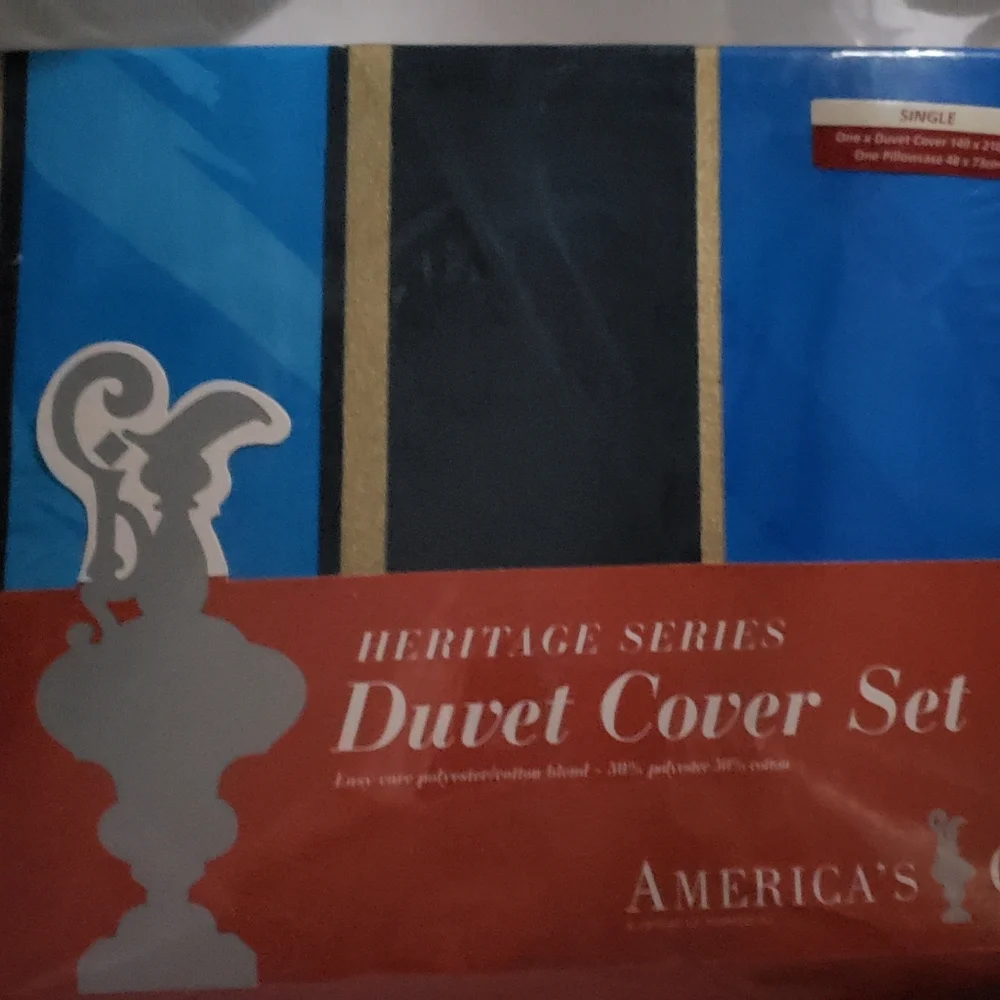 NWT- Heritage Series Duvet Cover Set Single